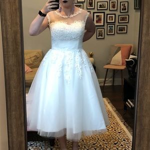 SOLD: Size 16 vintage tea length ivory